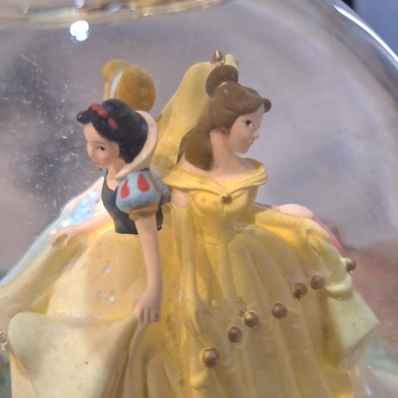 Disney Princesses collectable snow globe and music box - Picture 6 of 13